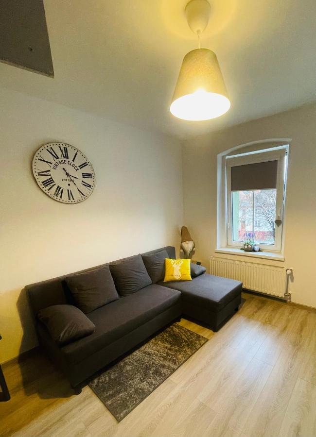 Apartament Oliwia Apartment เยเลเนียกูรา ภายนอก รูปภาพ