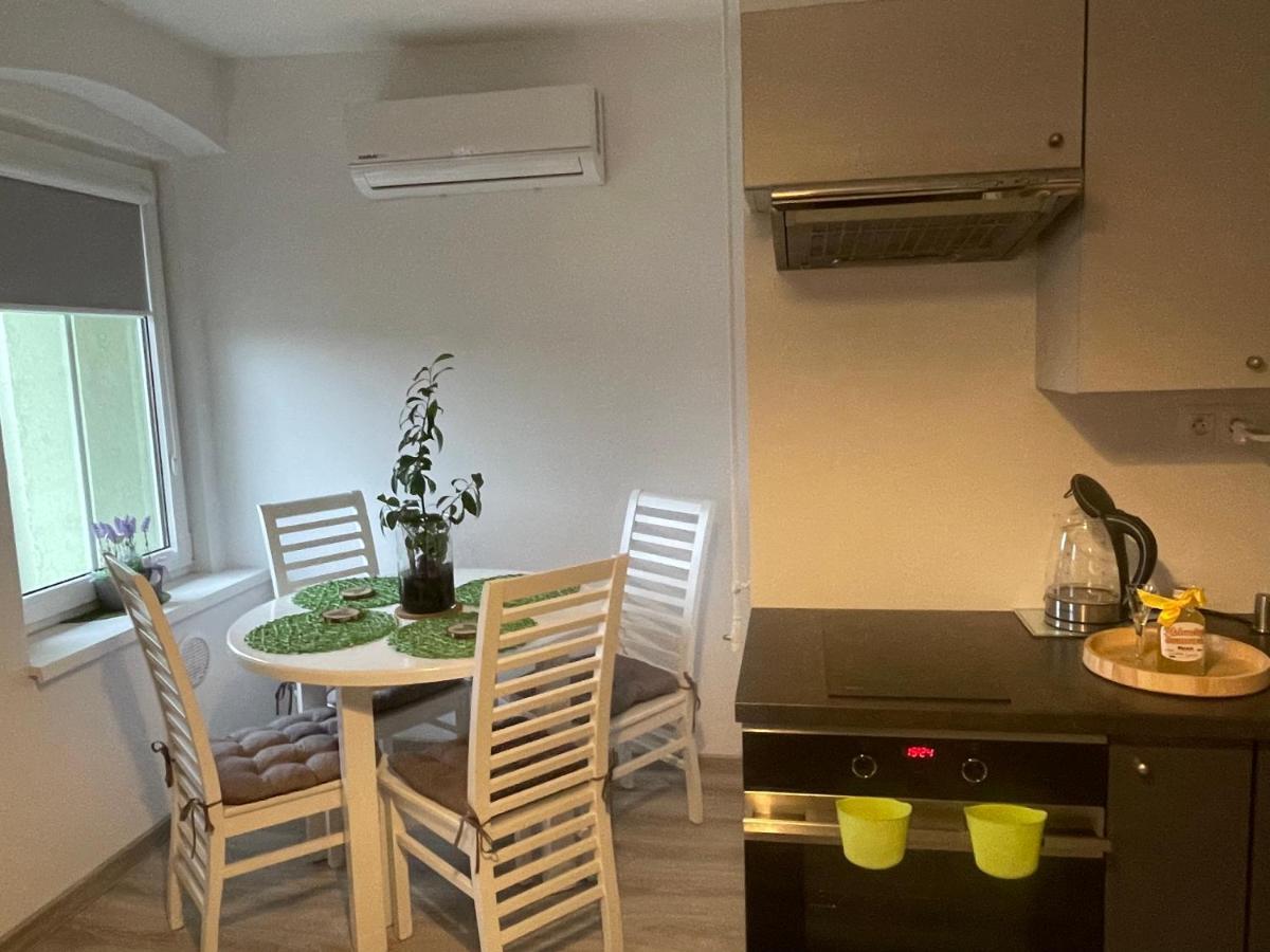 Apartament Oliwia Apartment เยเลเนียกูรา ภายนอก รูปภาพ