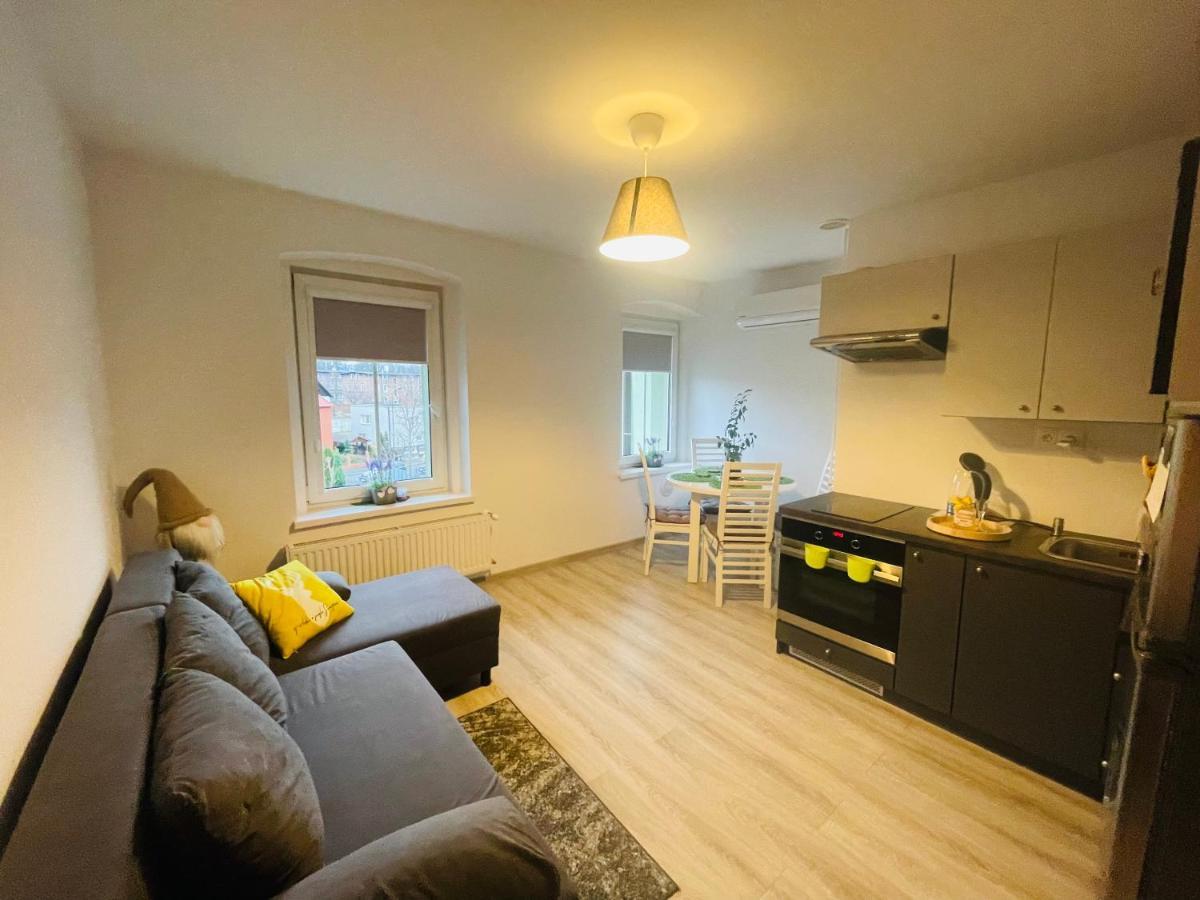 Apartament Oliwia Apartment เยเลเนียกูรา ภายนอก รูปภาพ